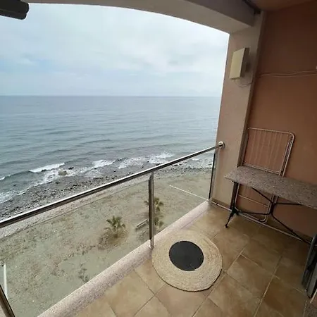 A Pie De Playa Con Vistas Al Mar. *